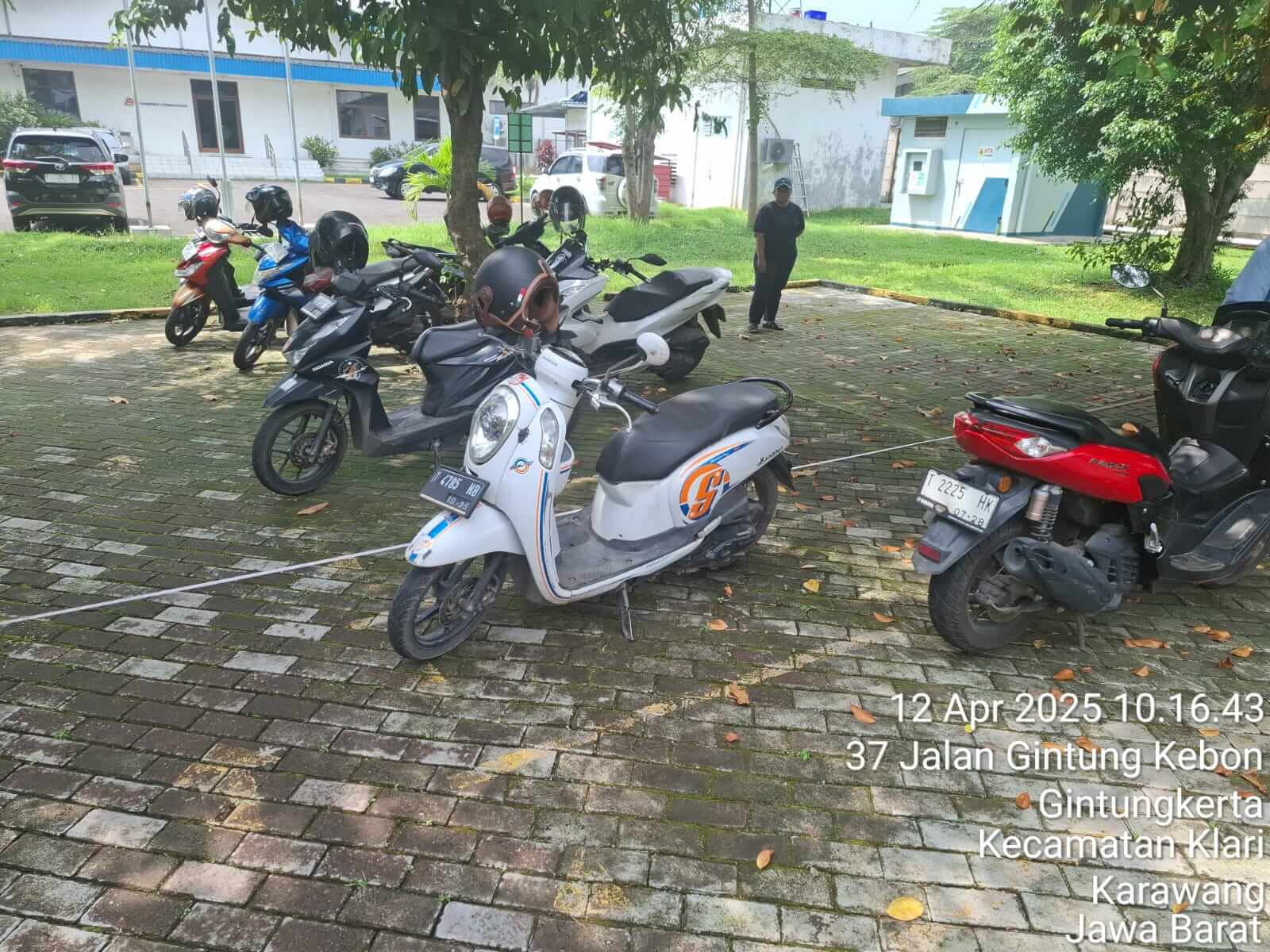 Proyek area parkir motor PT. HARMONIC (4)