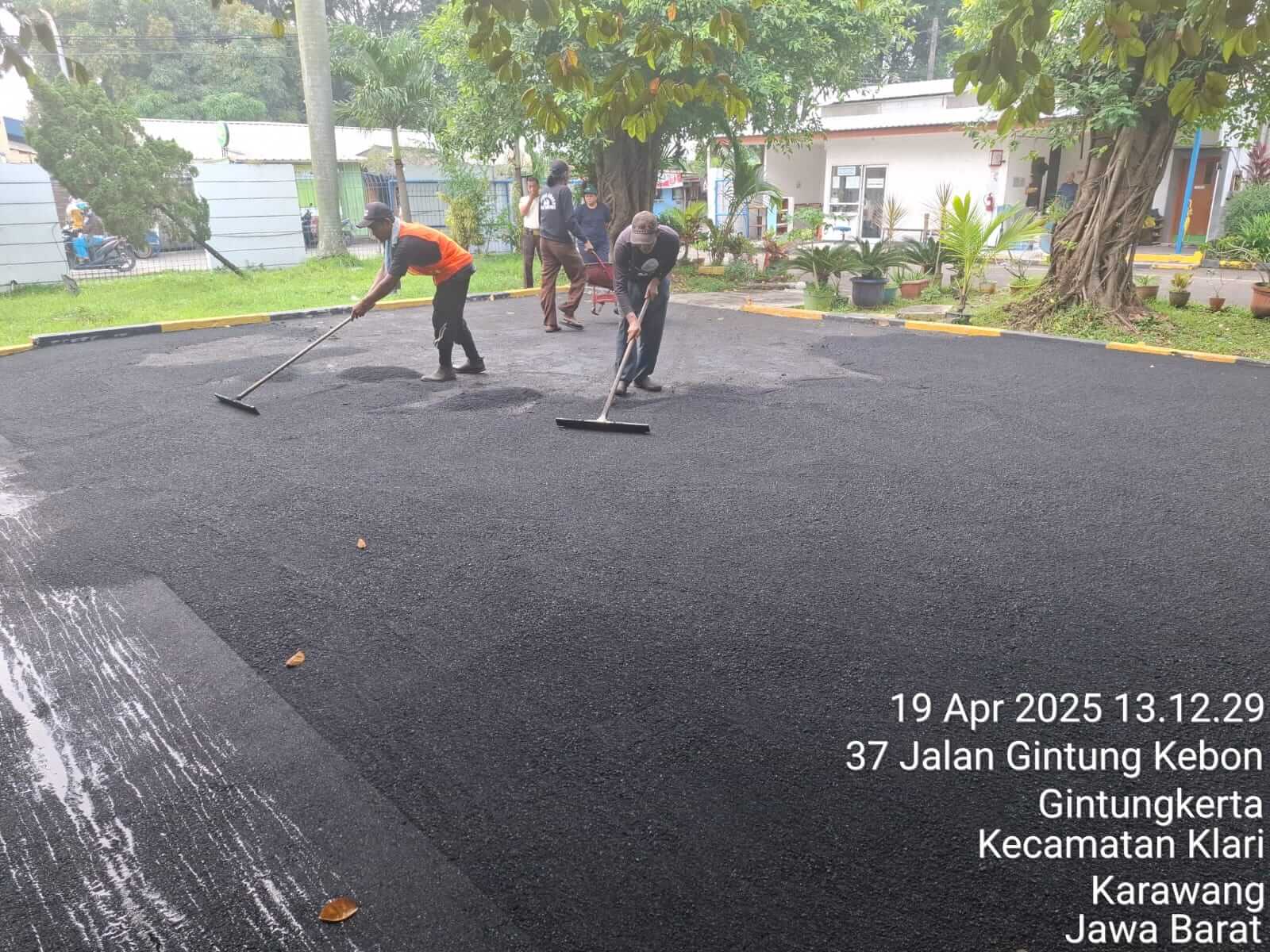 Proyek area parkir motor PT. HARMONIC (4)