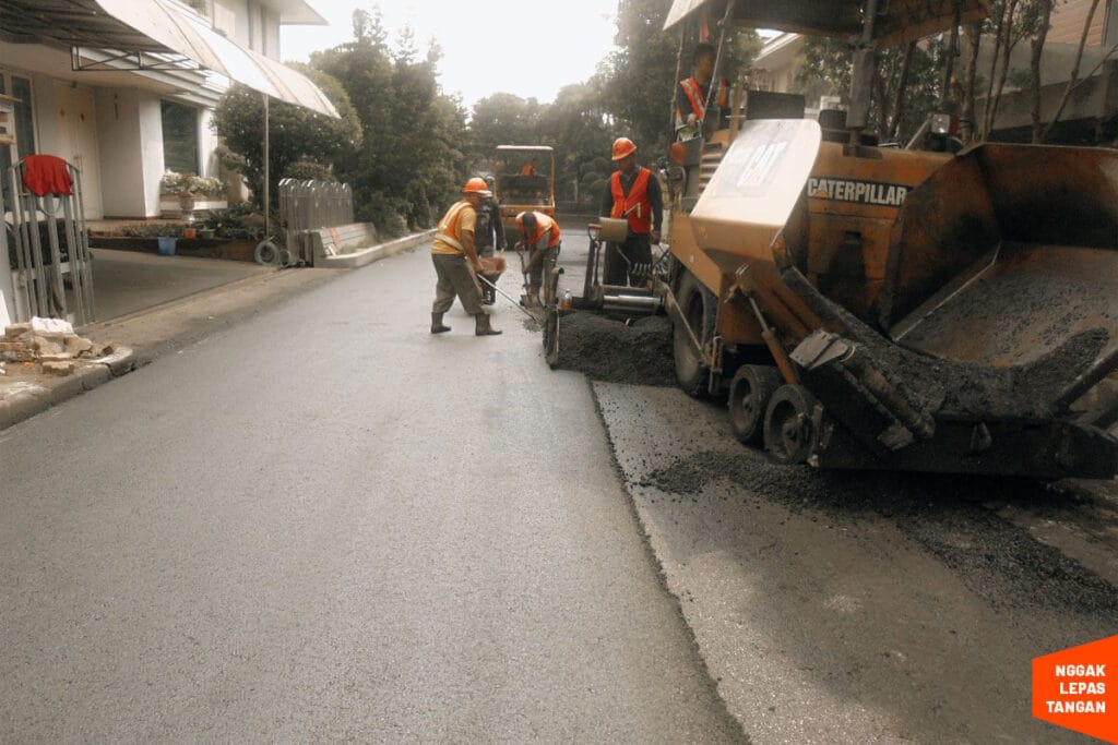 perbaikan jalan rusak berat