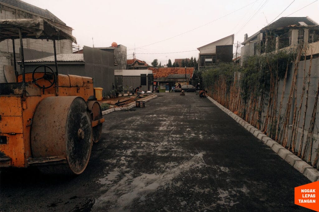 perbaikan jalan rusak berat