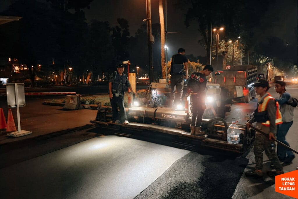 perbaikan jalan rusak berat