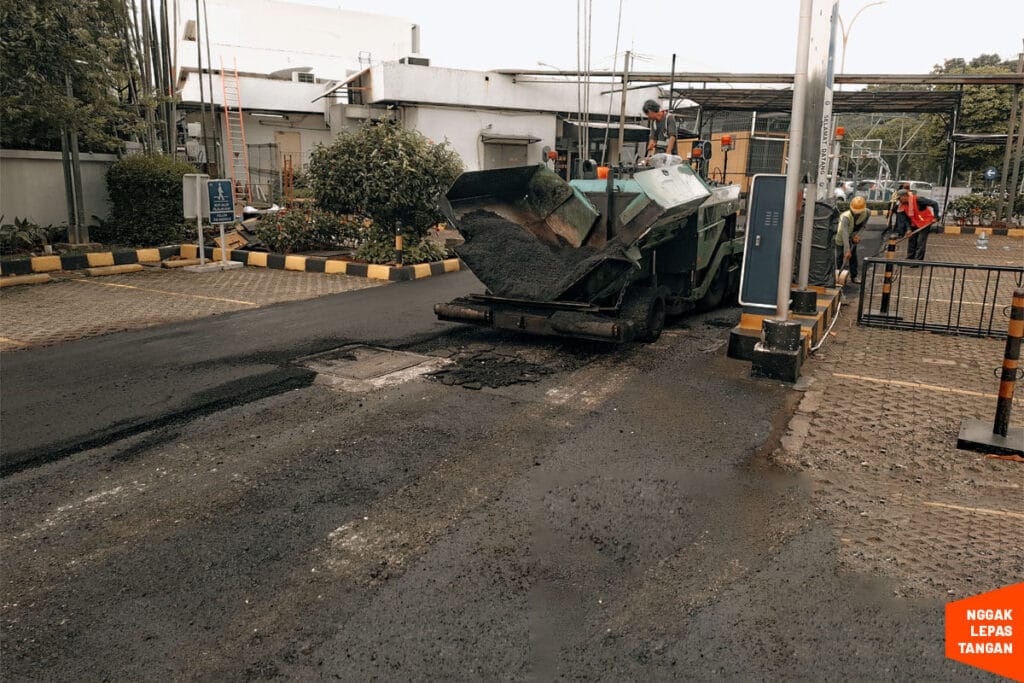 perbaikan jalan rusak berat