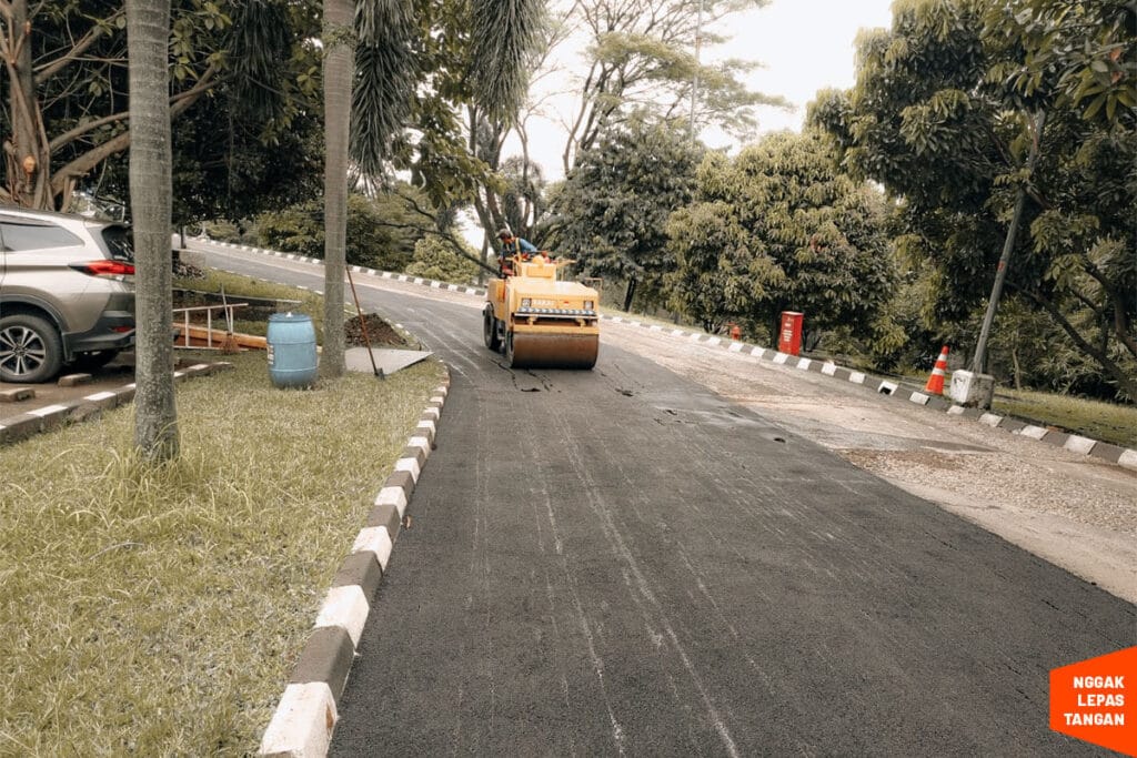 perbaikan jalan rusak berat
