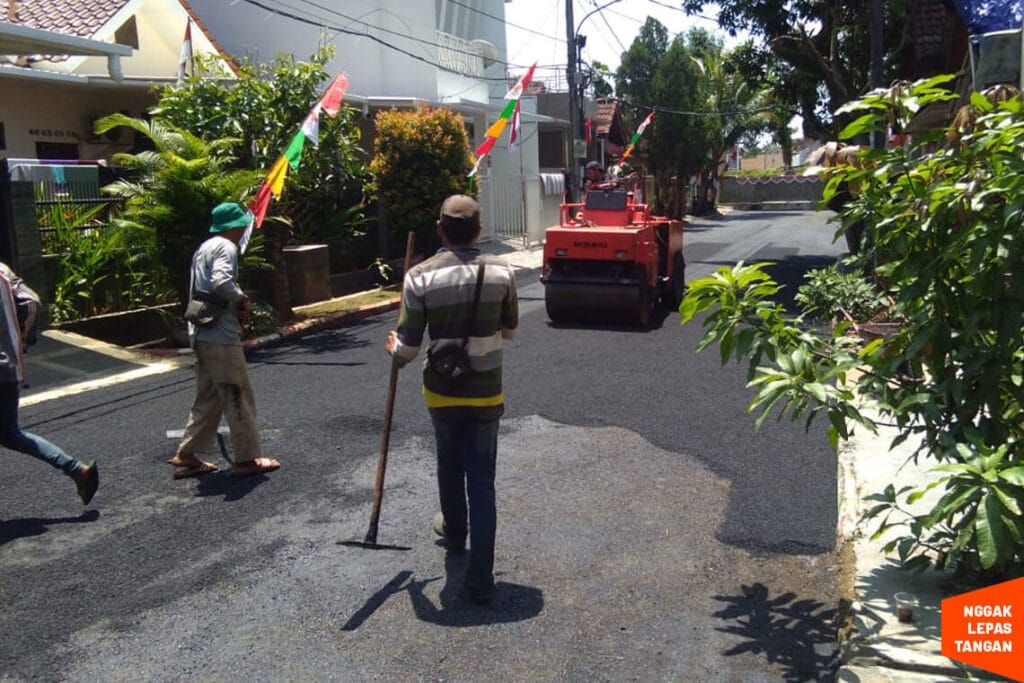 Jasa Aspal Jalan Murah 75 Ribu per m2 yang Bikin Tenang: Awet, Bergaransi, dan #nggaklepastangan 2 jasa aspal jalan