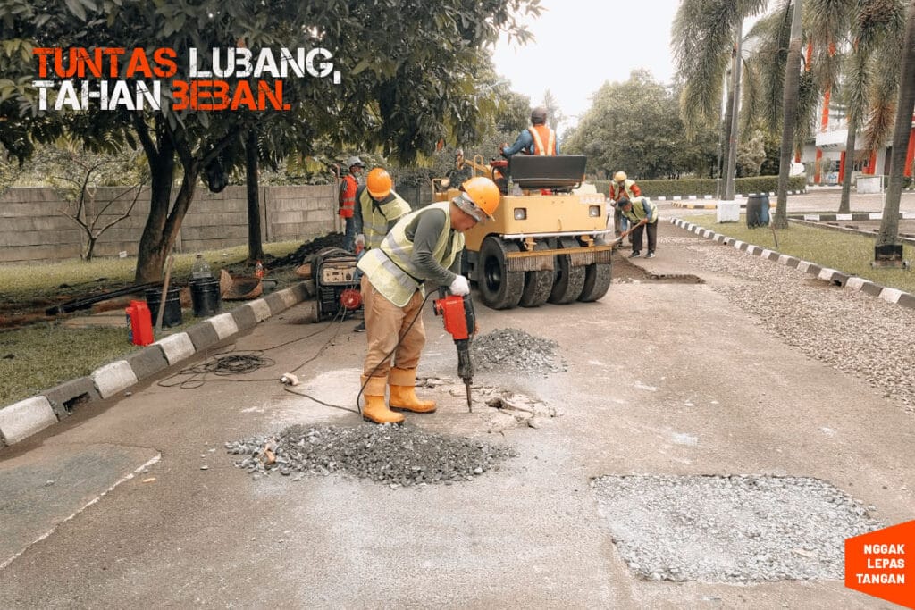 tambal jalan lubang