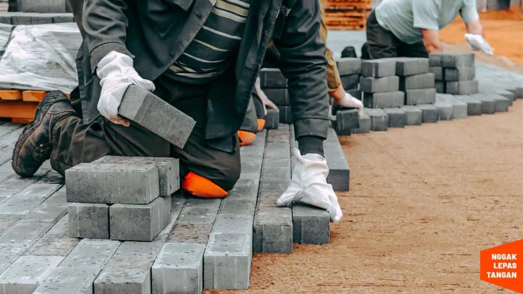 Ini Dia Rincian Harga Pasang Paving Block Per Meter yang Wajib Kamu Tahu! 2 Harga Pasang Paving Block Per Meter